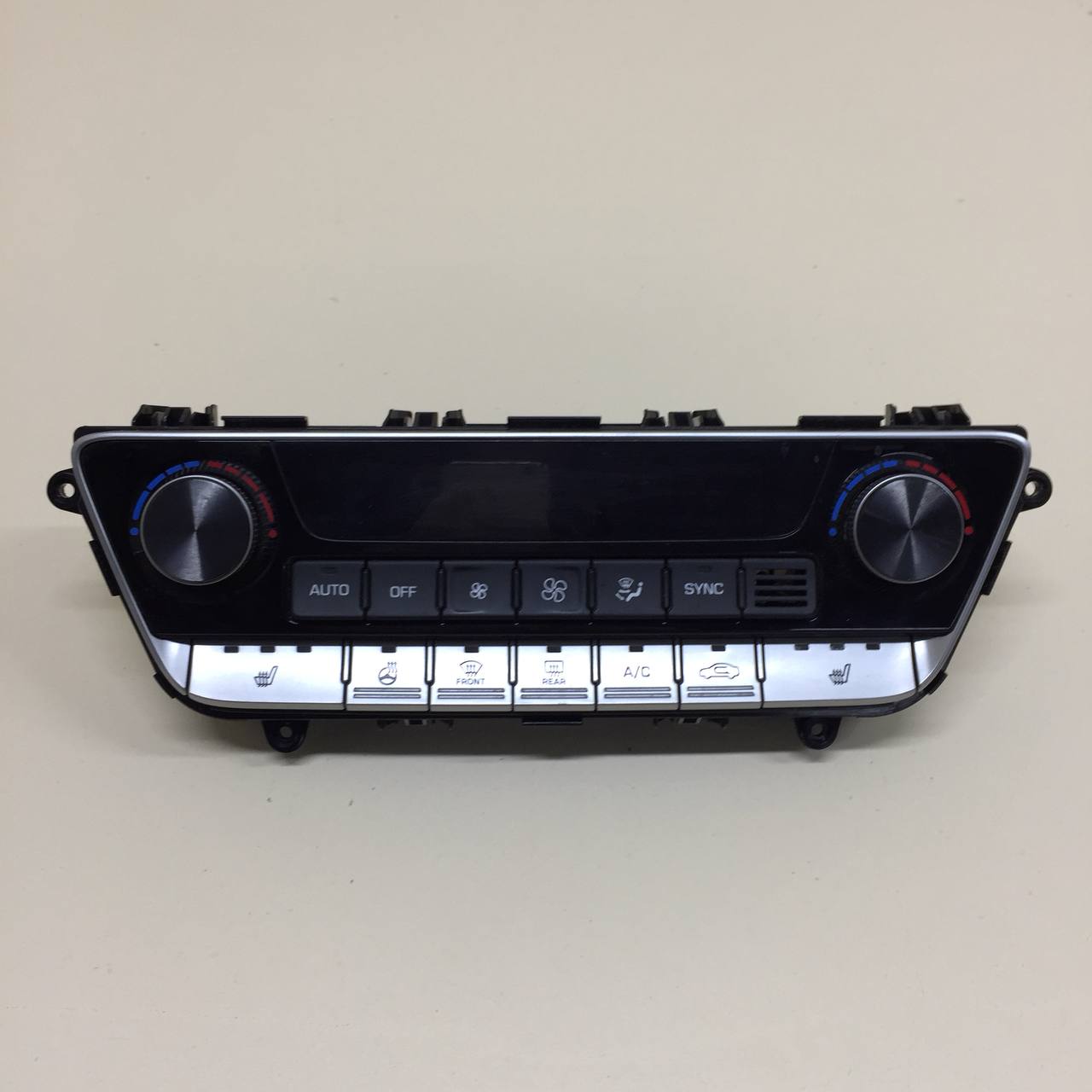 Блок управления климатической установкой Hyundai Sonata 7 (LF) 2017-2019