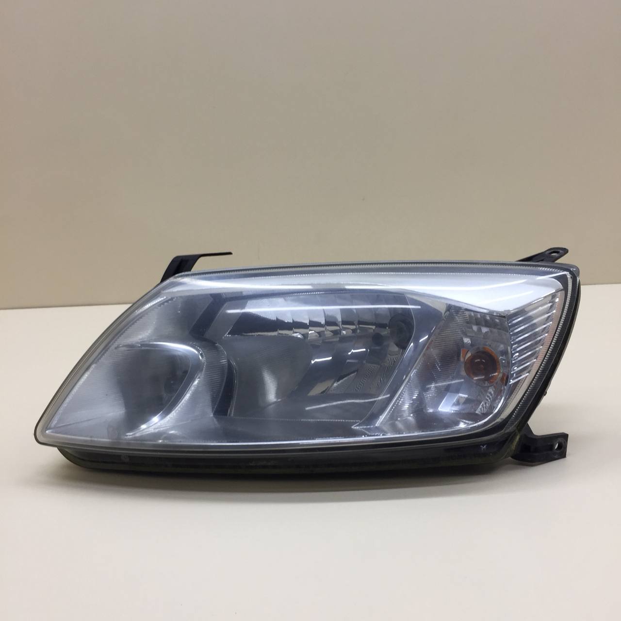 Фара левая Lada Granta 2011>