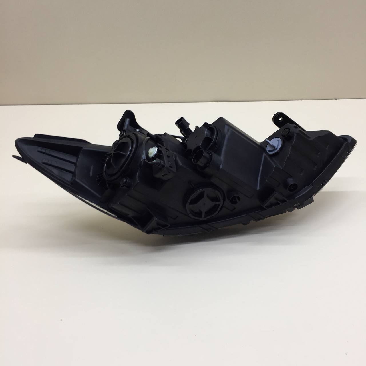 Фара левая Hyundai Elantra (AD) 2015>