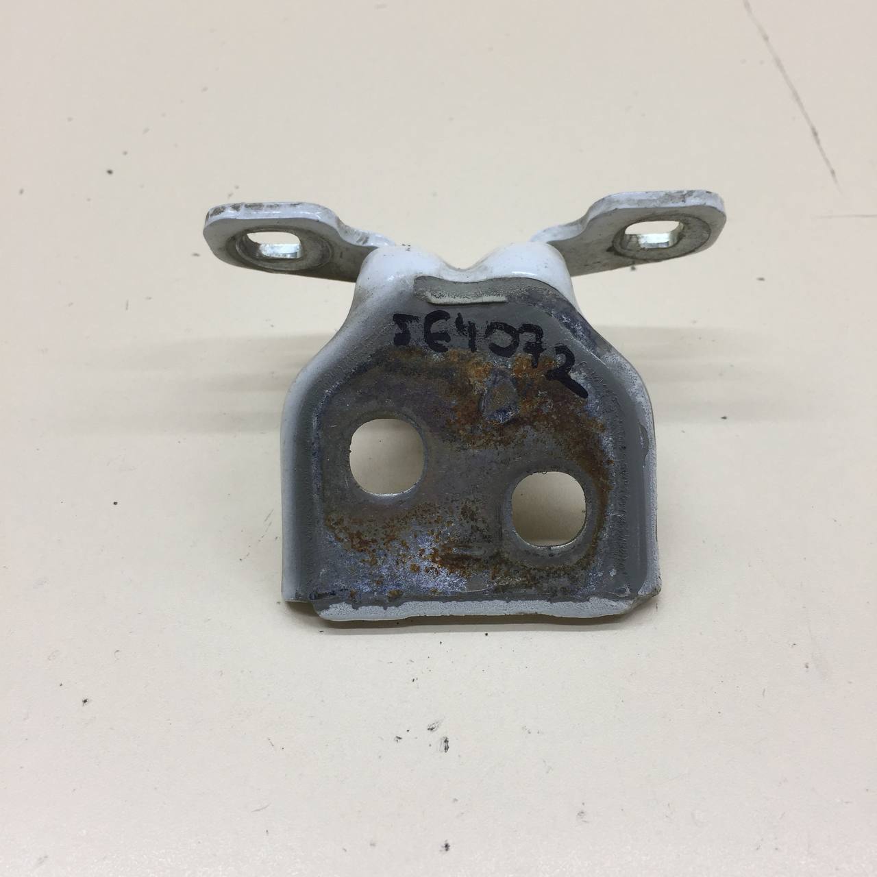 Петля двери Renault Logan (2) 2014>