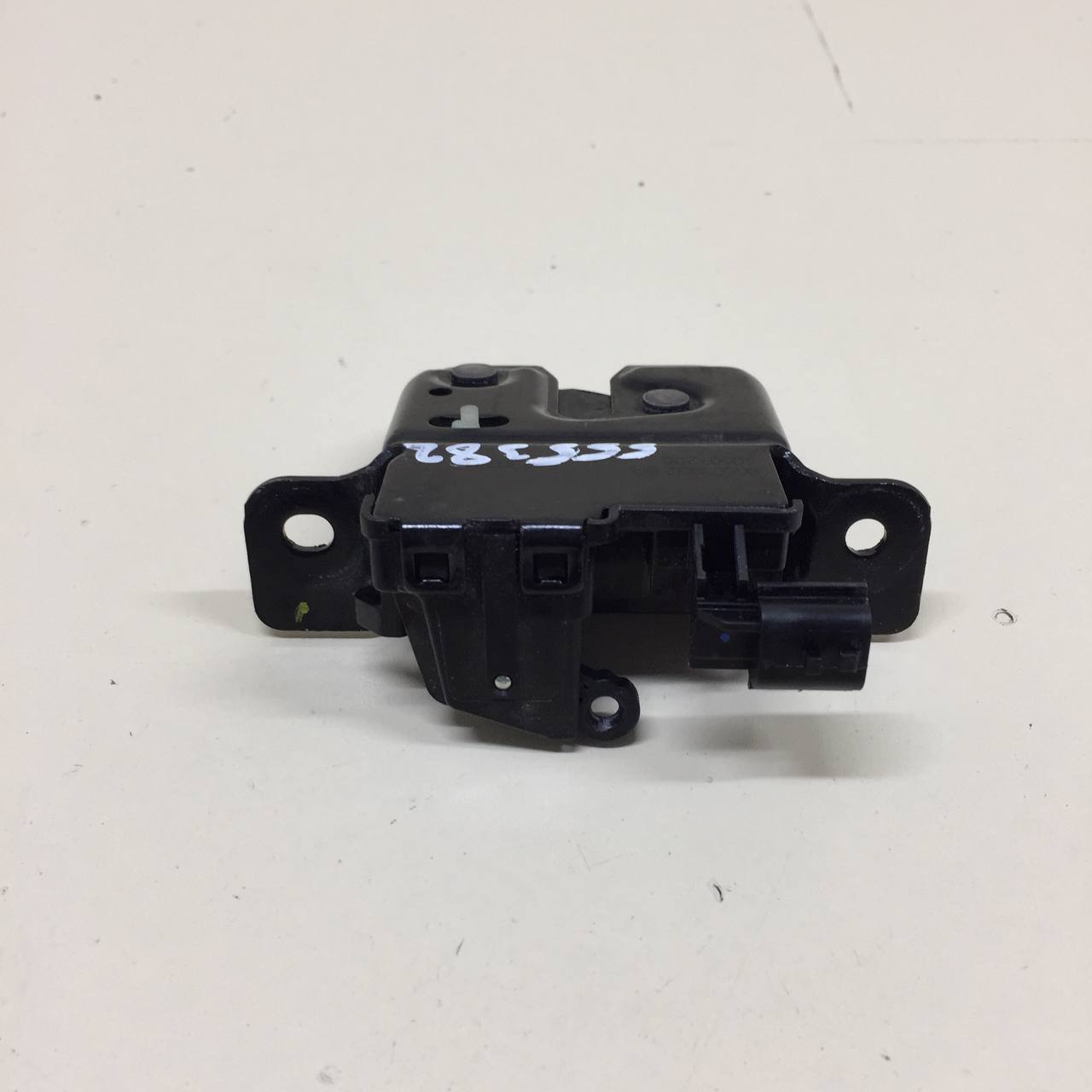 Замок багажника Renault Sandero Stepway (5S) 2014-2022 Замок багажника Renault Sandero Stepway (5S) 2014-2022
