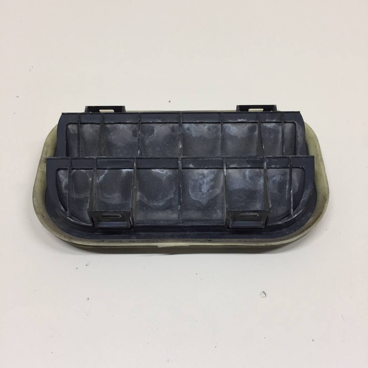 Решетка вентиляционная Ford Focus 2 (DB) 2008-2011 Решетка вентиляционная Ford Focus 2 (DB) 2008-2011