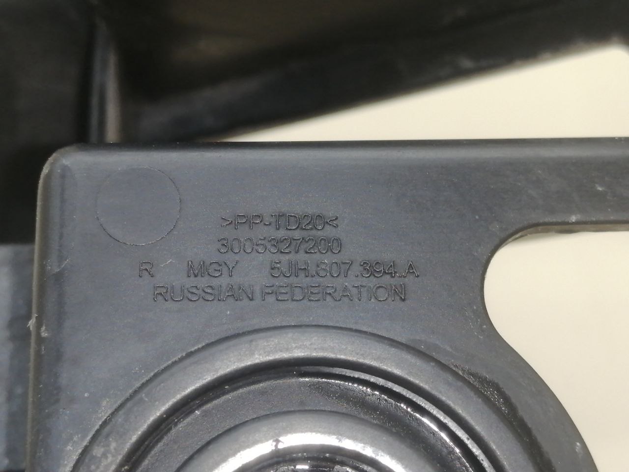 Кронштейн заднего бампера правый Skoda Rapid 2012-2020