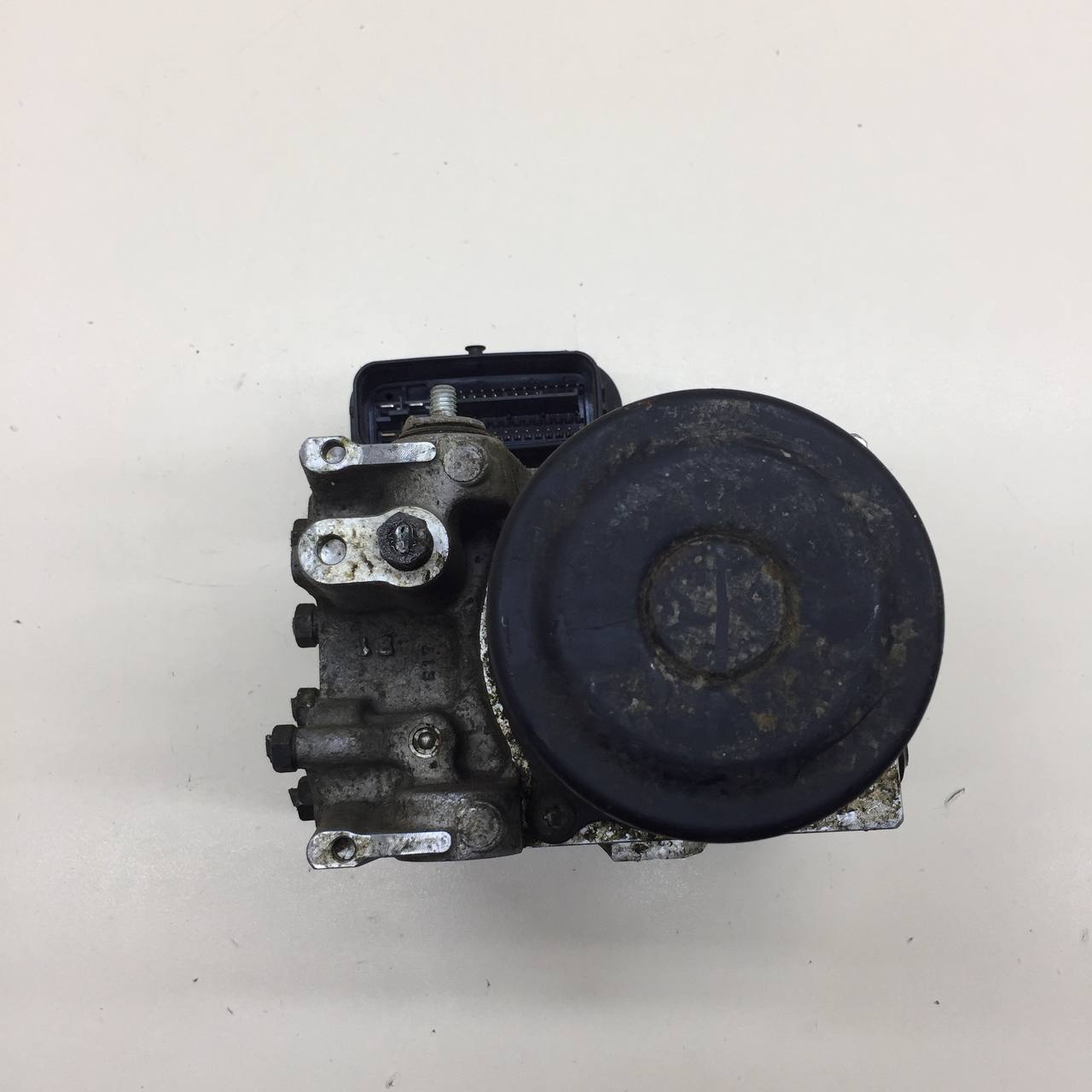 Блок ABS (насос) Toyota Rav 4 (A30) 2006-2013