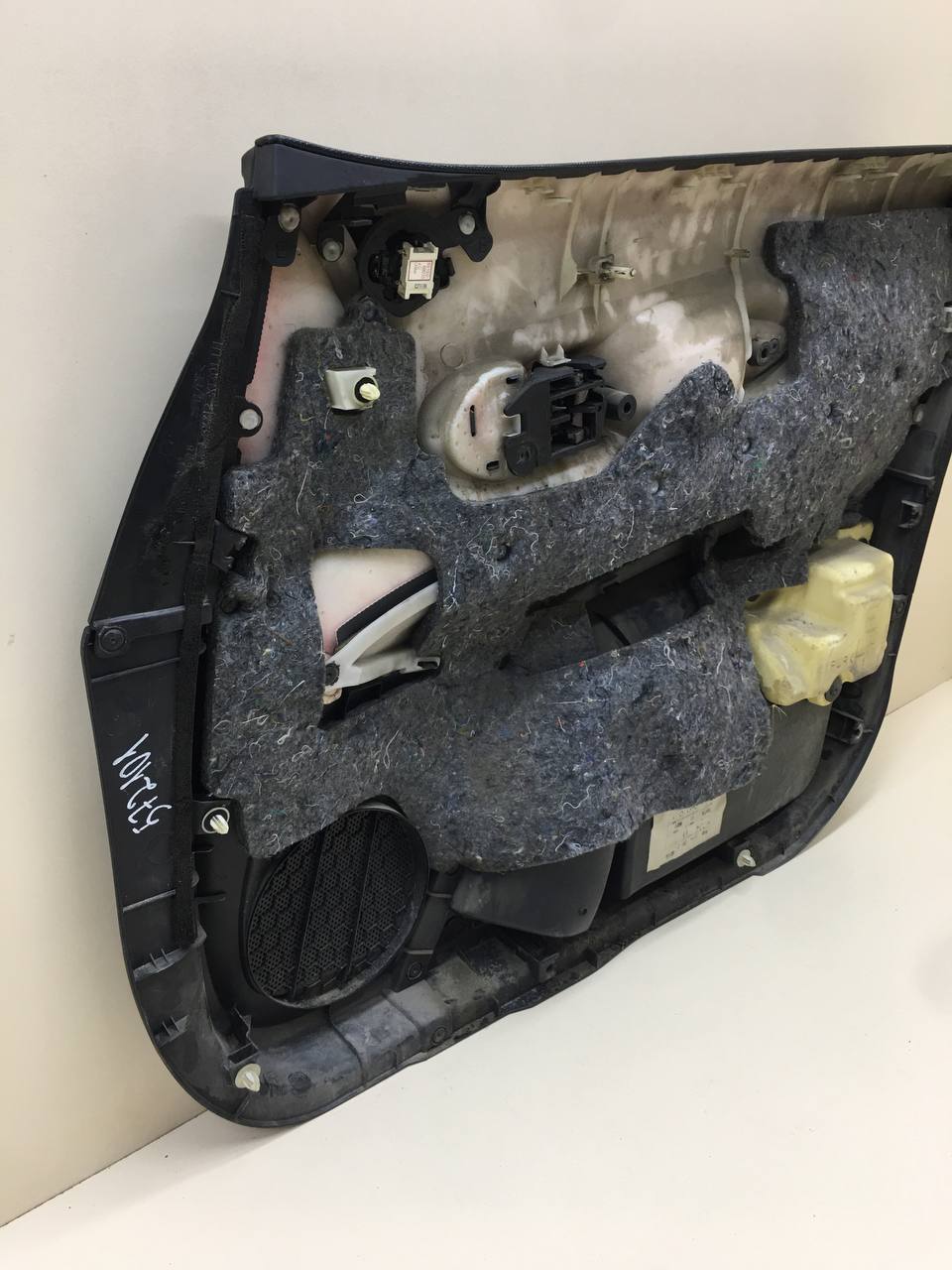 Обшивка двери передней левой Toyota Auris (E150) 2006-2012