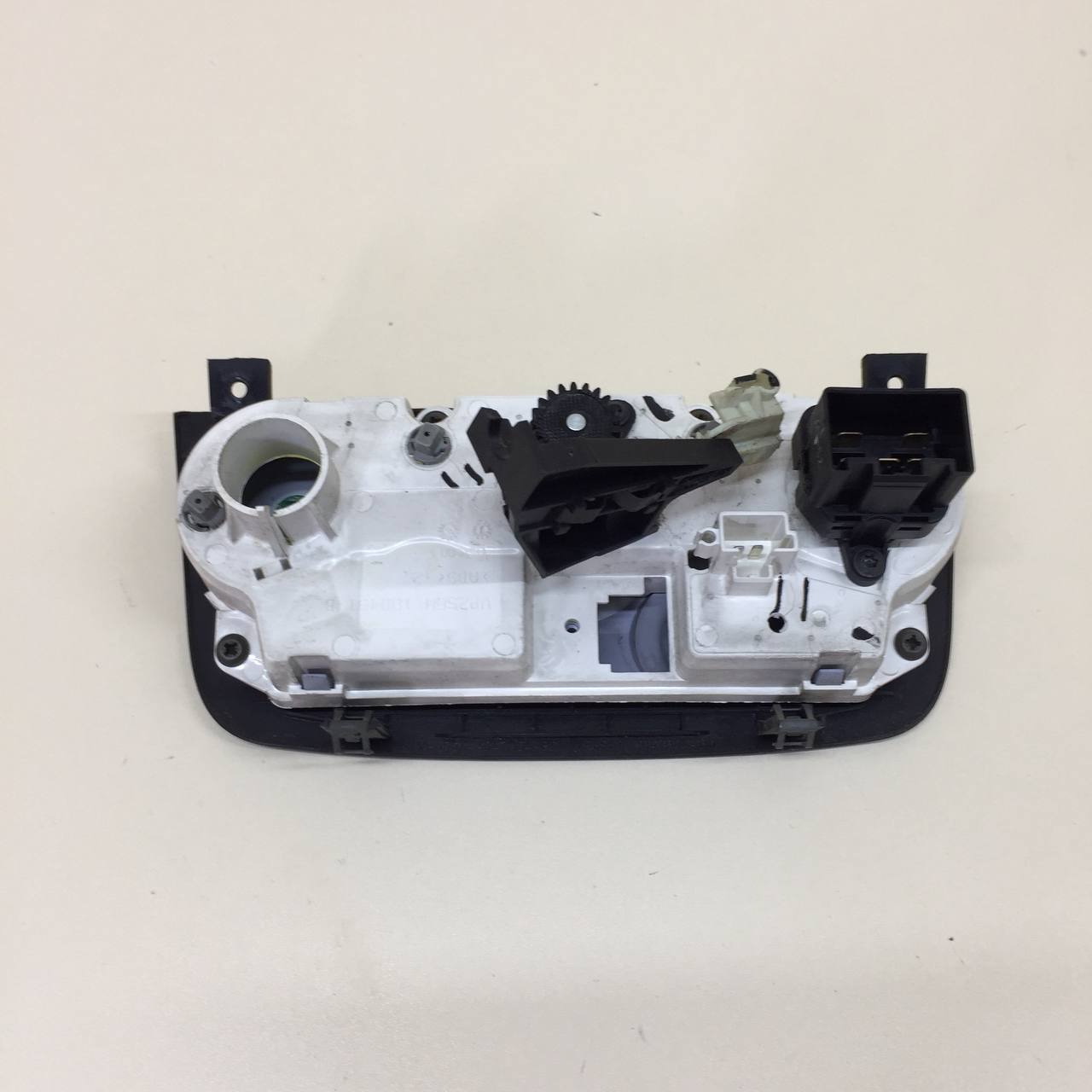 Блок управления отопителем Ford Fiesta (MK5) 2002-2008 Блок управления отопителем Ford Fiesta (MK5) 2002-2008