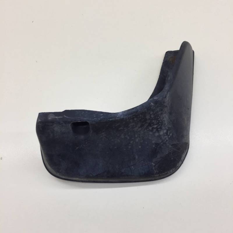 Брызговик задний правый Toyota Corolla E120 2001-2007