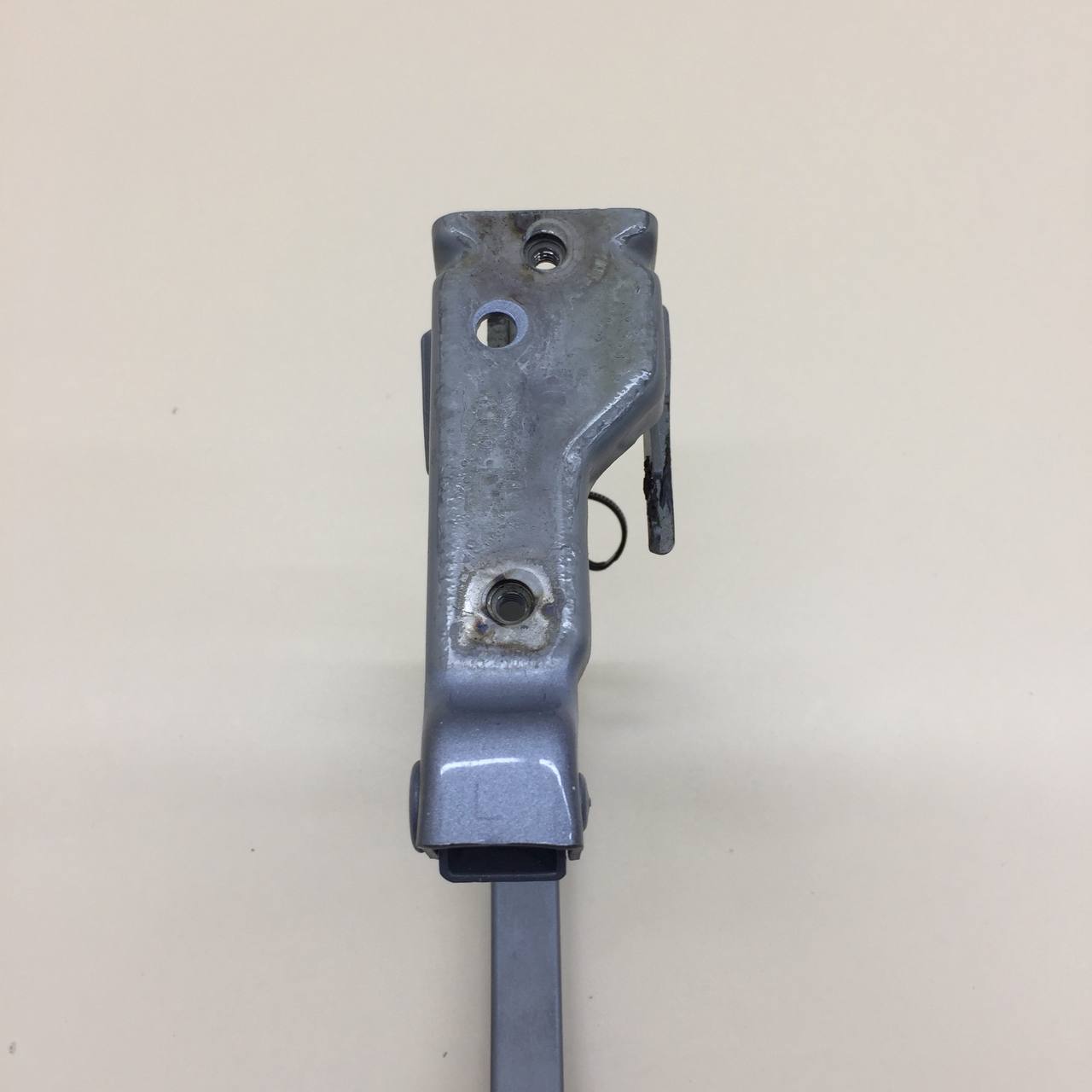 Петля крышки багажника Chevrolet Cruze (J300) 2009-2016