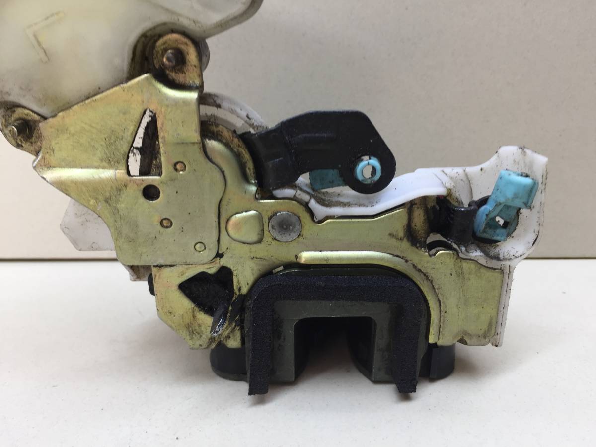 Замок двери задней правой Nissan Almera Classic (B10) 2006-2013