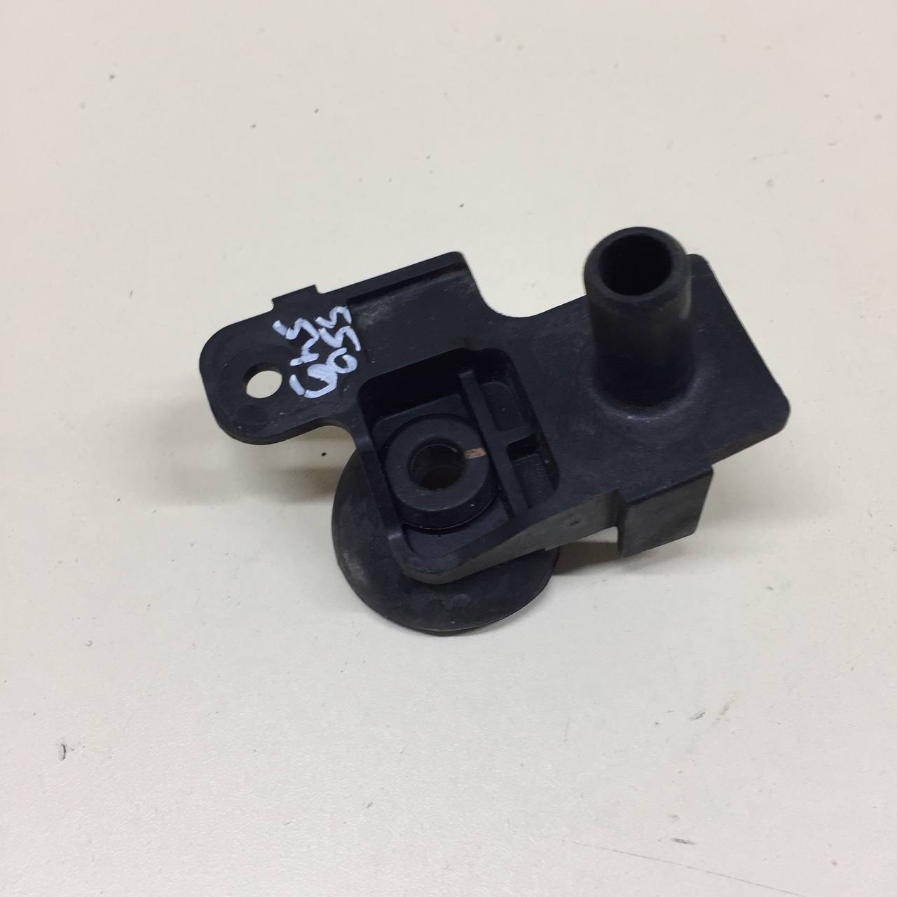 Кронштейн радиатора Jaguar XE (760) 2014-2021