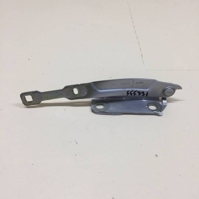 Петля капота правая Renault Sandero Stepway (5S) 2014-2022 Петля капота правая Renault Sandero Stepway (5S) 2014-2022