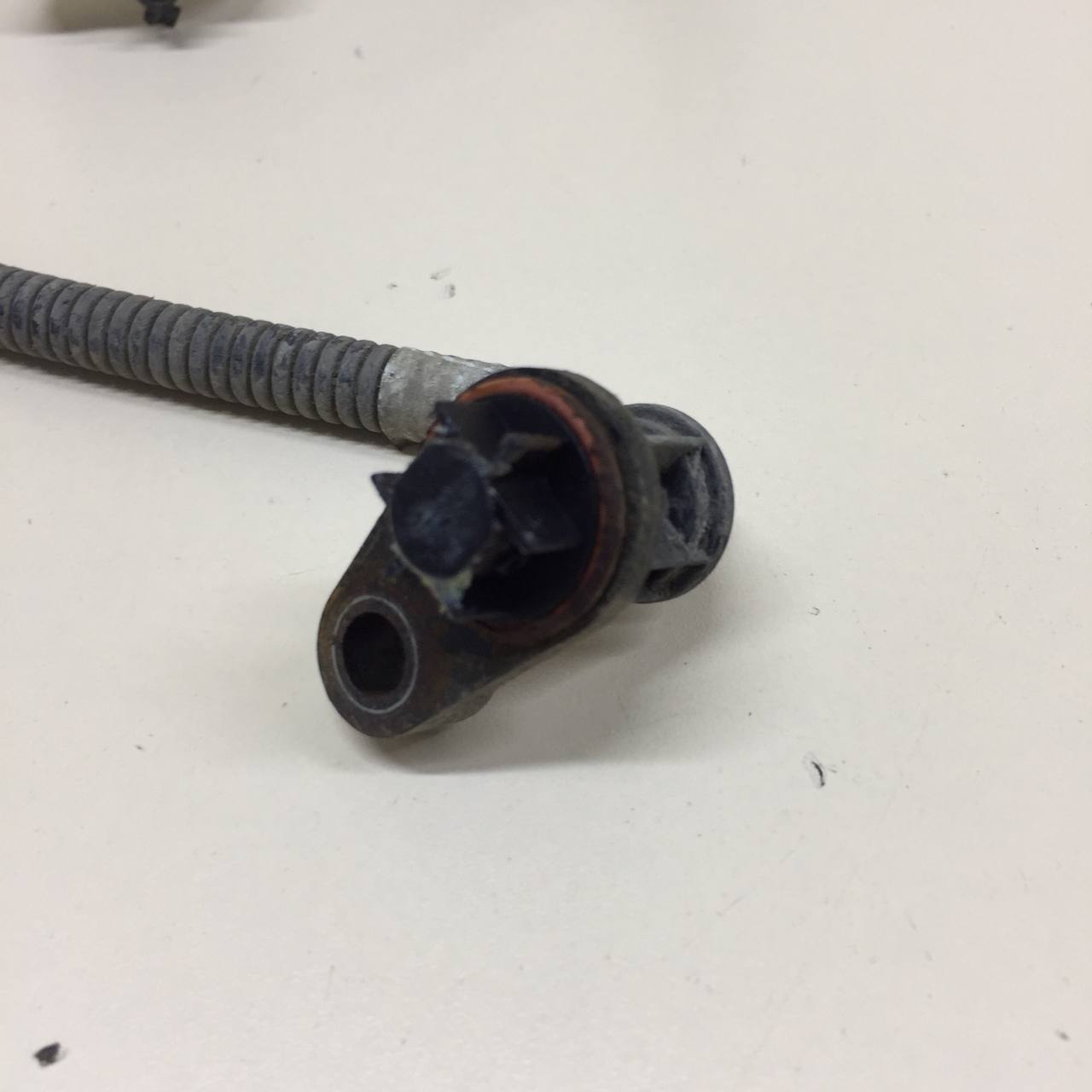 Датчик ABS задний левый Hyundai Starex H1/Grand Starex 2007>