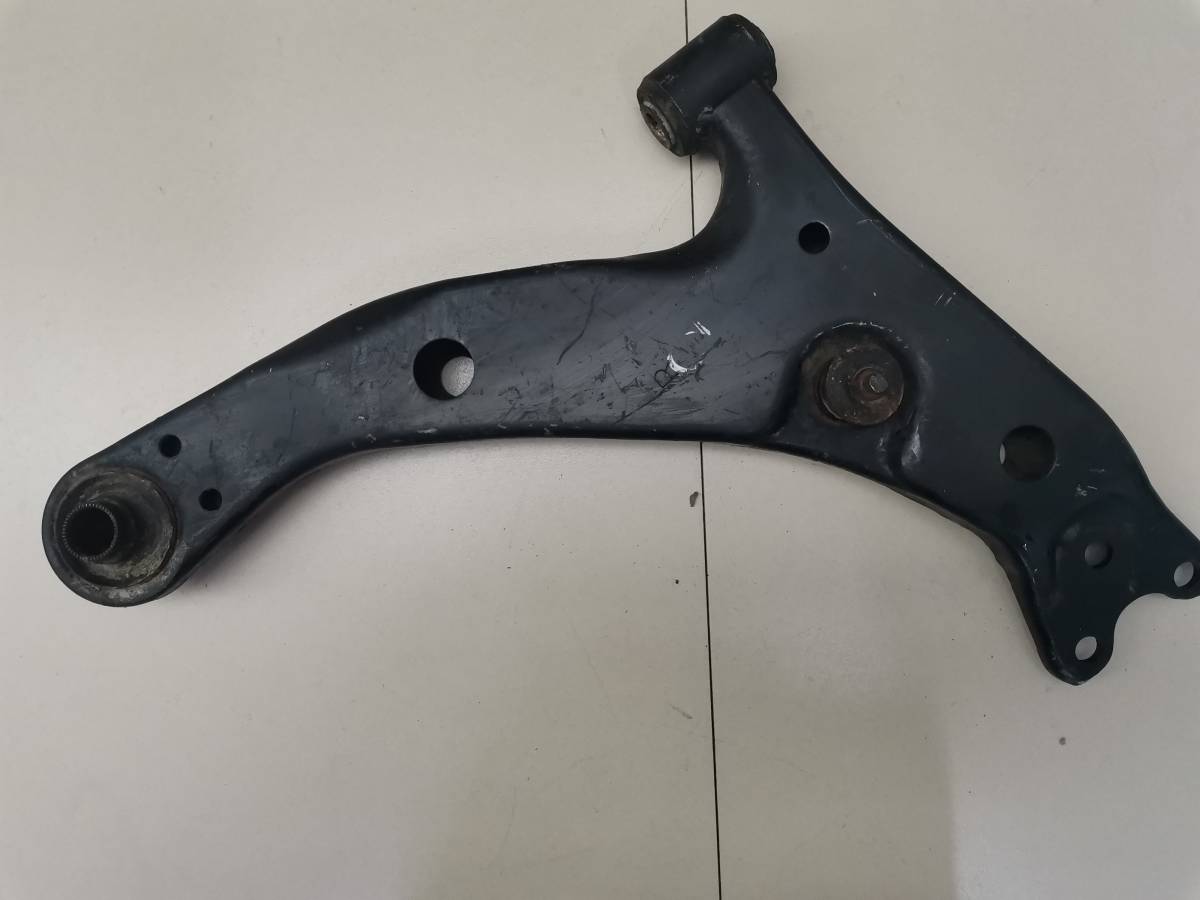 Рычаг передний правый Toyota Corolla E100 1991-1996 Рычаг передний правый Toyota Corolla E100 1991-1996
