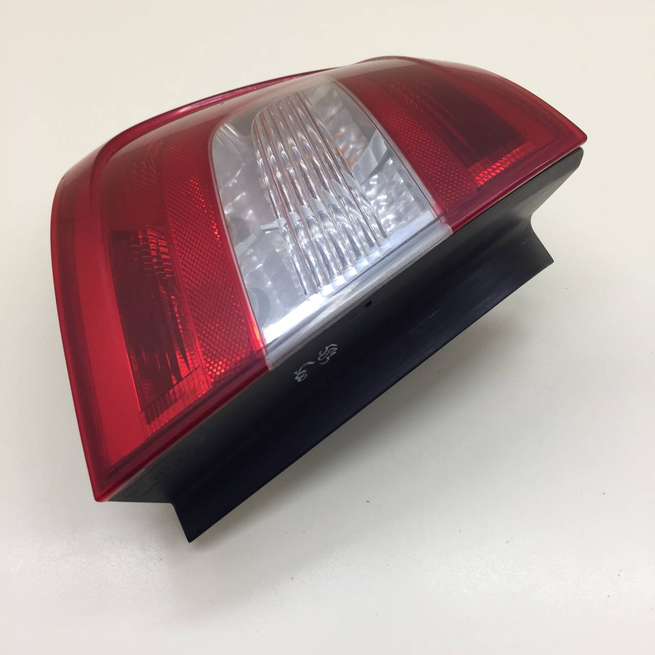 Фонарь задний левый Skoda Rapid 2012-2020