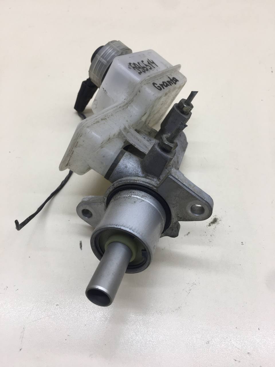 Цилиндр тормозной главный Lada Granta 2011>