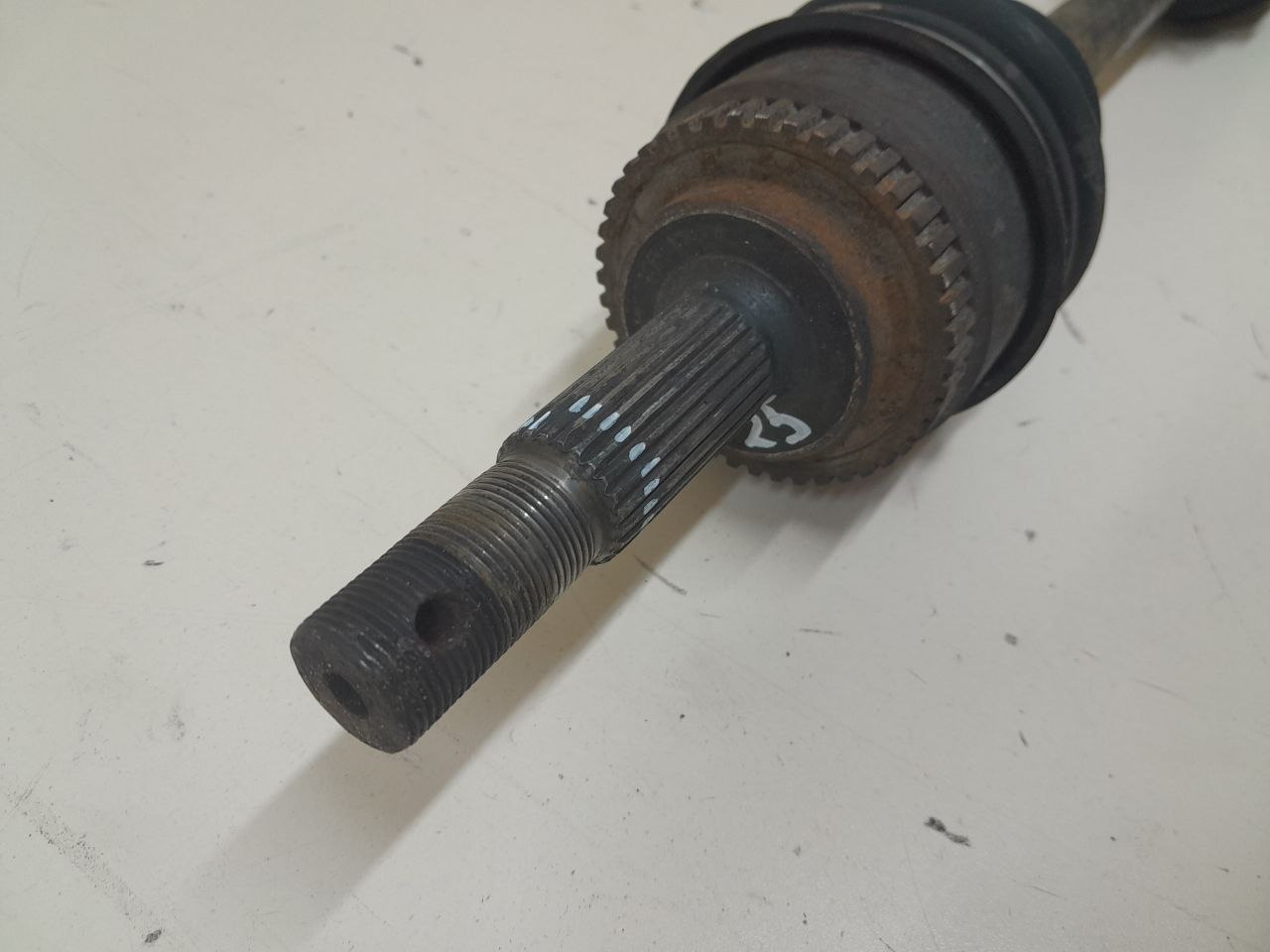 Полуось передняя левая Nissan Almera (N16) 2000-2006 Полуось передняя левая Nissan Almera (N16) 2000-2006