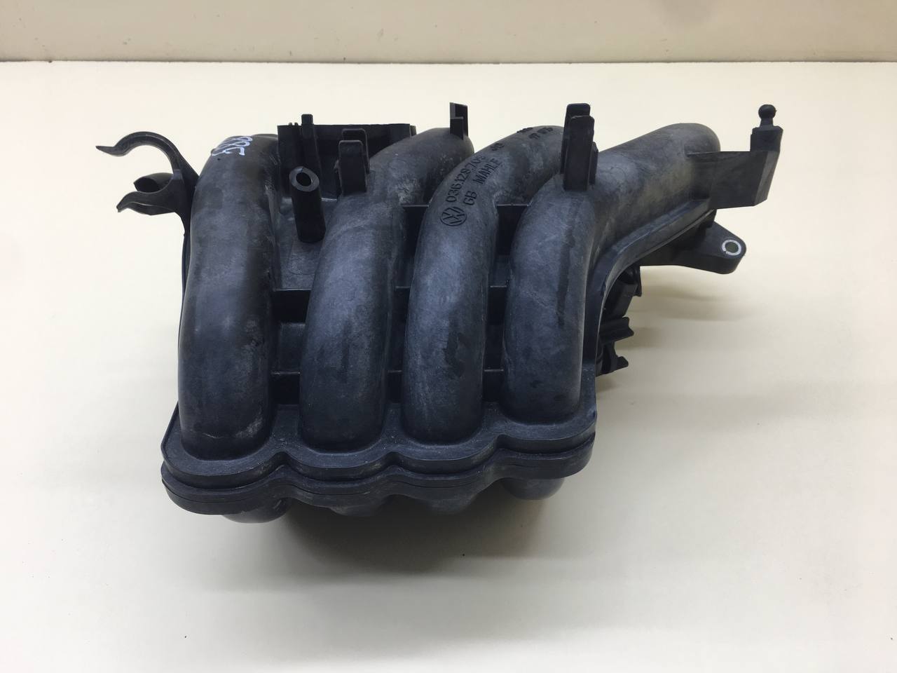 Коллектор впускной Volkswagen Polo (MK5) 2011-2020 Коллектор впускной Volkswagen Polo (MK5) 2011-2020