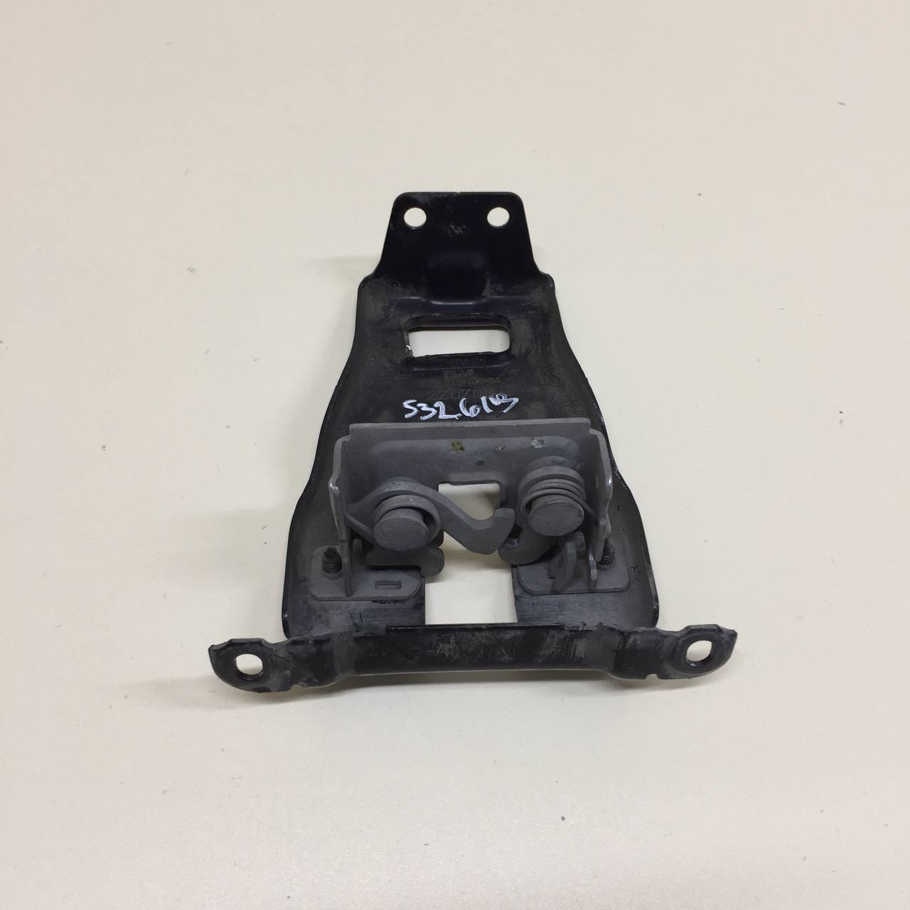 Замок капота BMW 1-series E87/E81 2004-2011