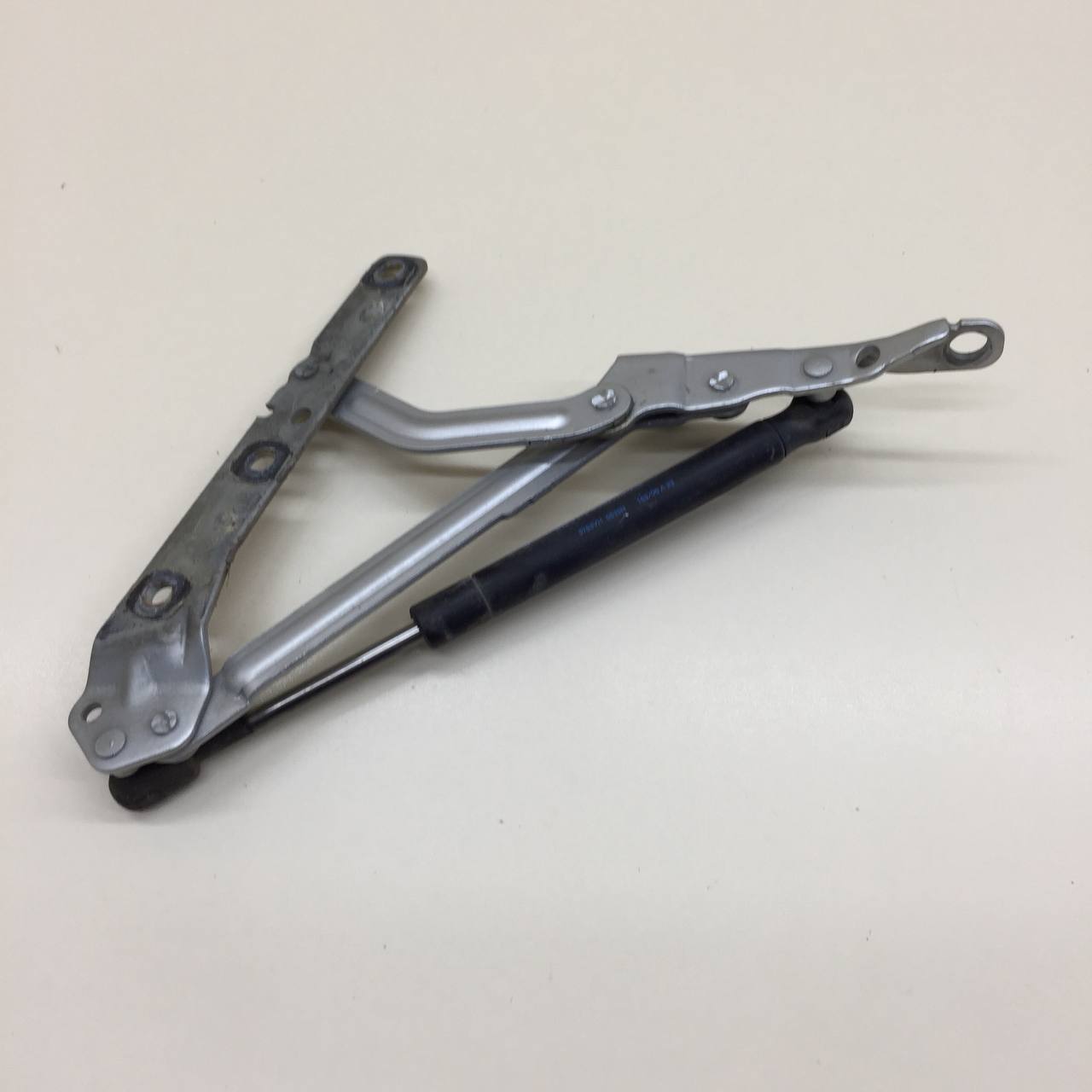 Петля крышки багажника Ford Focus 2 (DB) 2008-2011