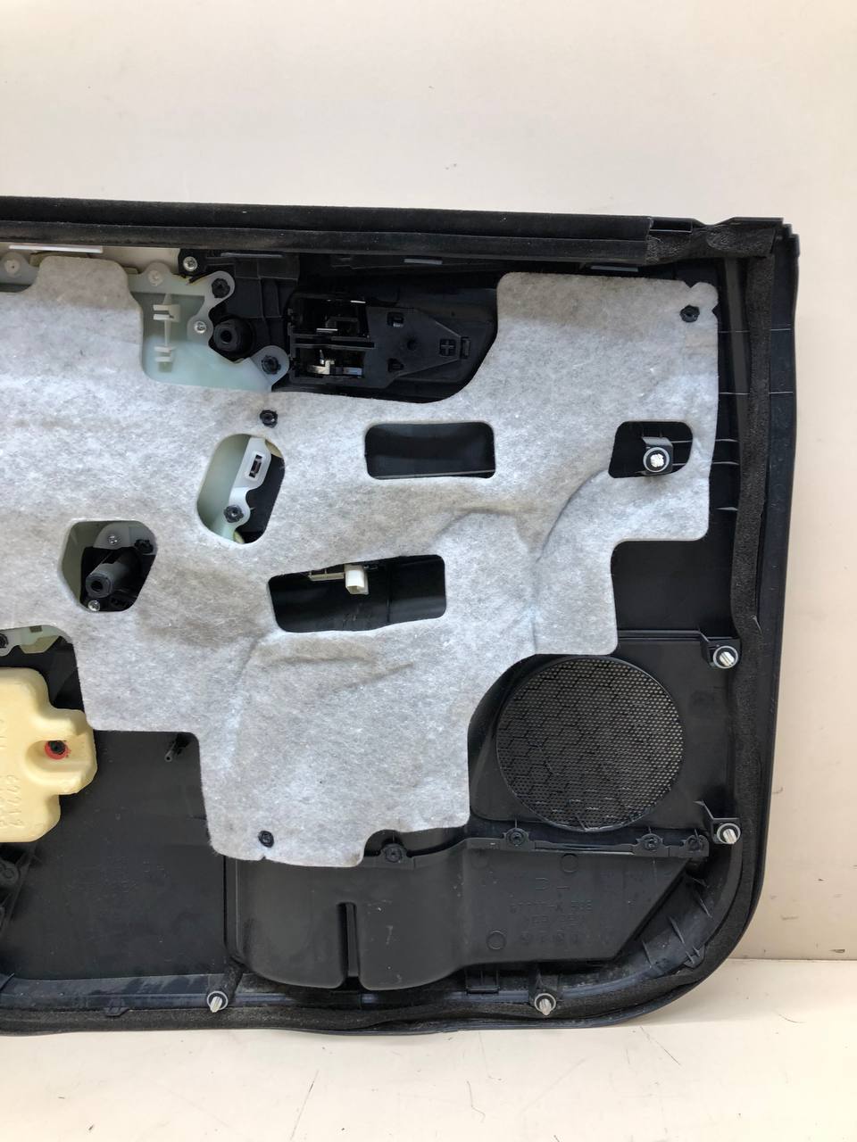 Обшивка двери передней правой Toyota Rav 4 (XA40) 2013-2019