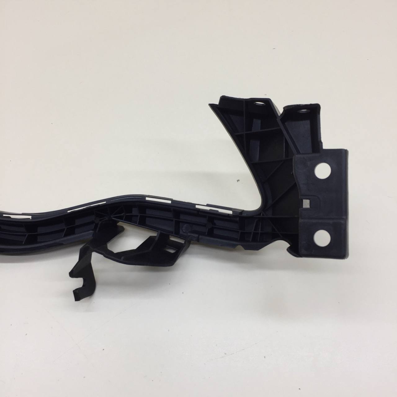 Кронштейн переднего бампера левый Subaru Impreza (GJ/G13) 2011-2014