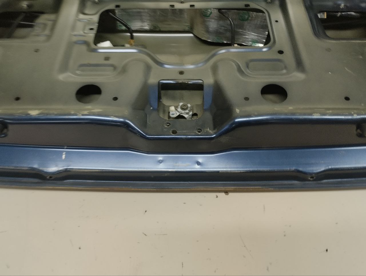 Крышка багажника Nissan Almera (N16) 2000-2006 Крышка багажника Nissan Almera (N16) 2000-2006