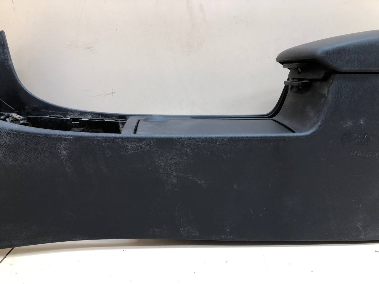 Консоль центральная Mazda Mazda 3 (BK) 2002-2009 Консоль центральная Mazda Mazda 3 (BK) 2002-2009