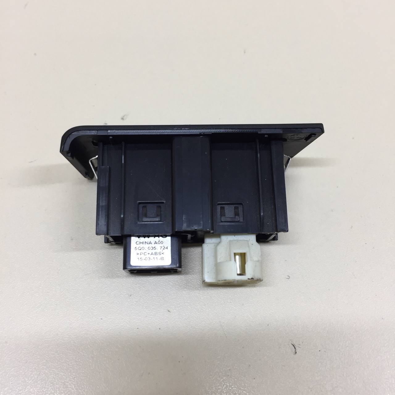 Разъем (USB AUX) Skoda Rapid 2012-2020 Разъем (USB AUX) Skoda Rapid 2012-2020