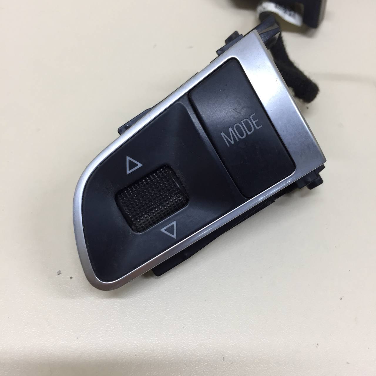 Кнопка многофункциональная Audi Q5 (8R) 2008-2017 Кнопка многофункциональная Audi Q5 (8R) 2008-2017