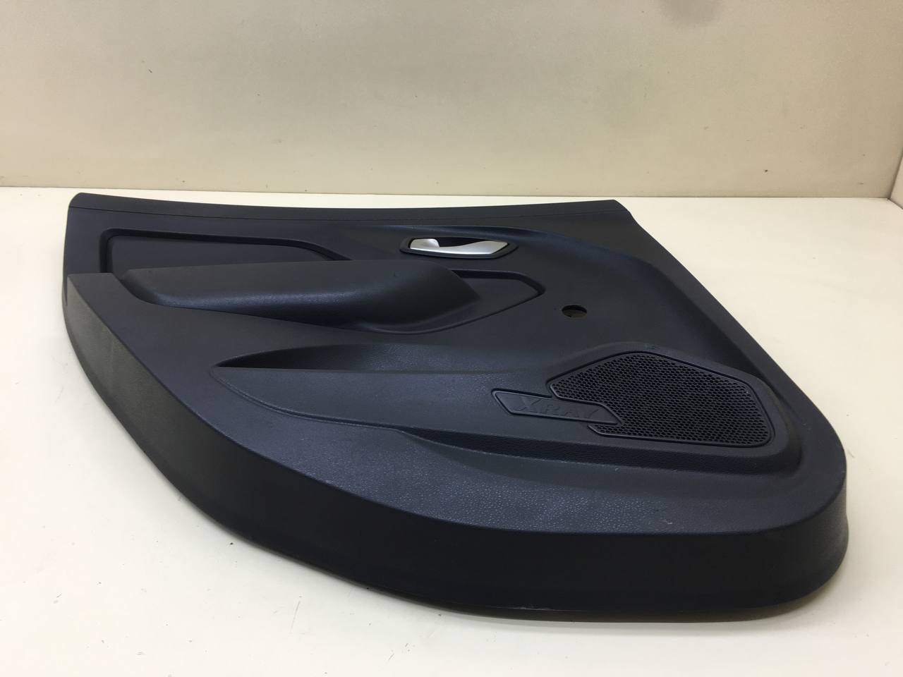 Обшивка двери задней левой Lada  X-RAY Cross 2018 >