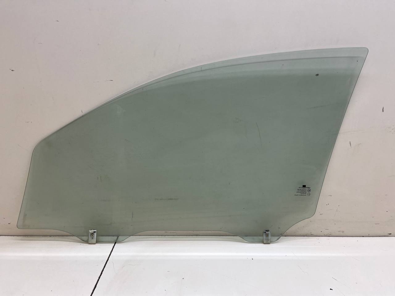 Стекло двери передней правой Chevrolet Aveo T250 2005-2011