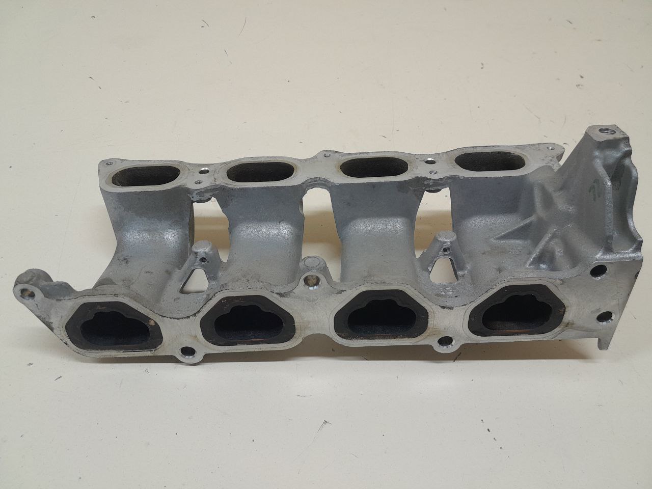 Коллектор впускной Renault Duster (HSA, HSM) 2012> Коллектор впускной Renault Duster (HSA, HSM) 2012>