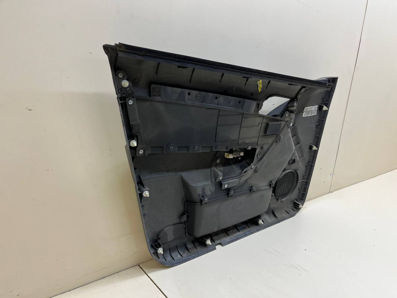 Обшивка двери передней правой Chevrolet Aveo T250 2005-2011