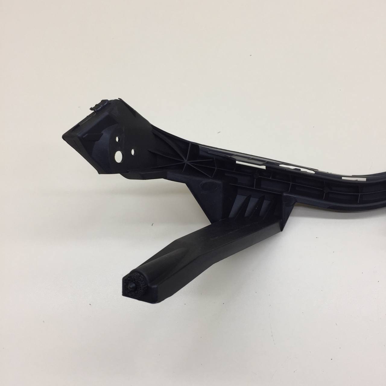 Кронштейн переднего бампера левый Subaru Impreza (GJ/G13) 2011-2014