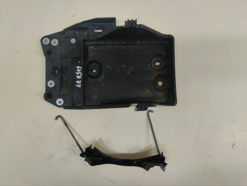Крепление аккумулятора Mazda Mazda 3 (BM) 2013-2016 Крепление аккумулятора Mazda Mazda 3 (BM) 2013-2016
