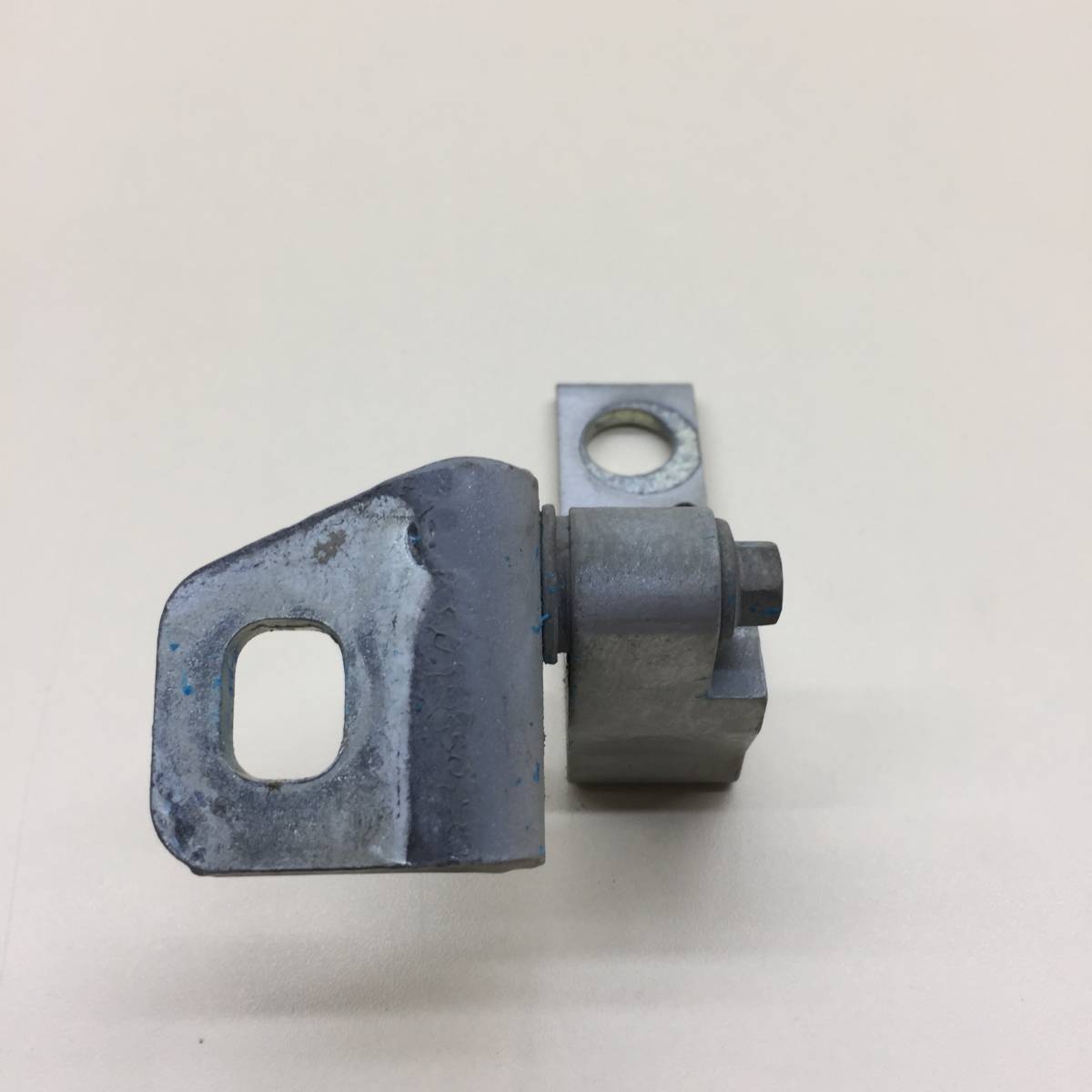 Петля двери передней правой верхняя Ford Focus 3 2011>