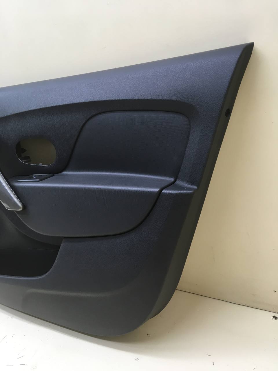 Обшивка двери передней правой Renault Sandero Stepway (5S) 2014-2022 Обшивка двери передней правой Renault Sandero Stepway (5S) 2014-2022