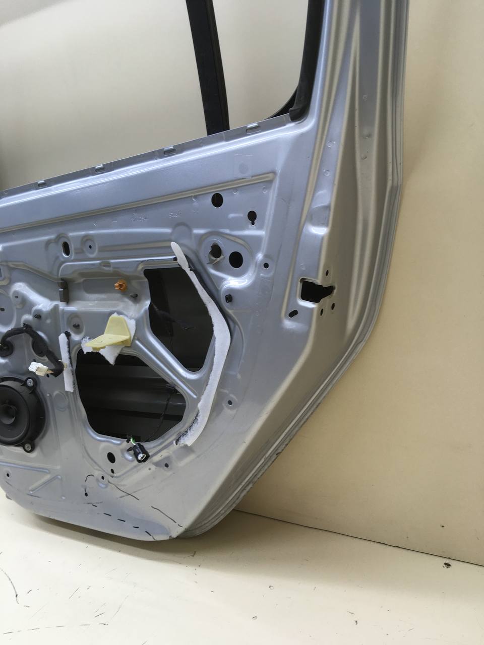 Дверь задняя правая Renault Sandero Stepway (5S) 2014-2022 Дверь задняя правая Renault Sandero Stepway (5S) 2014-2022