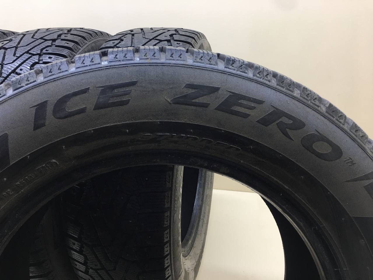 Шины к-кт R17 Зимние шипованные Pirelli ICE zero