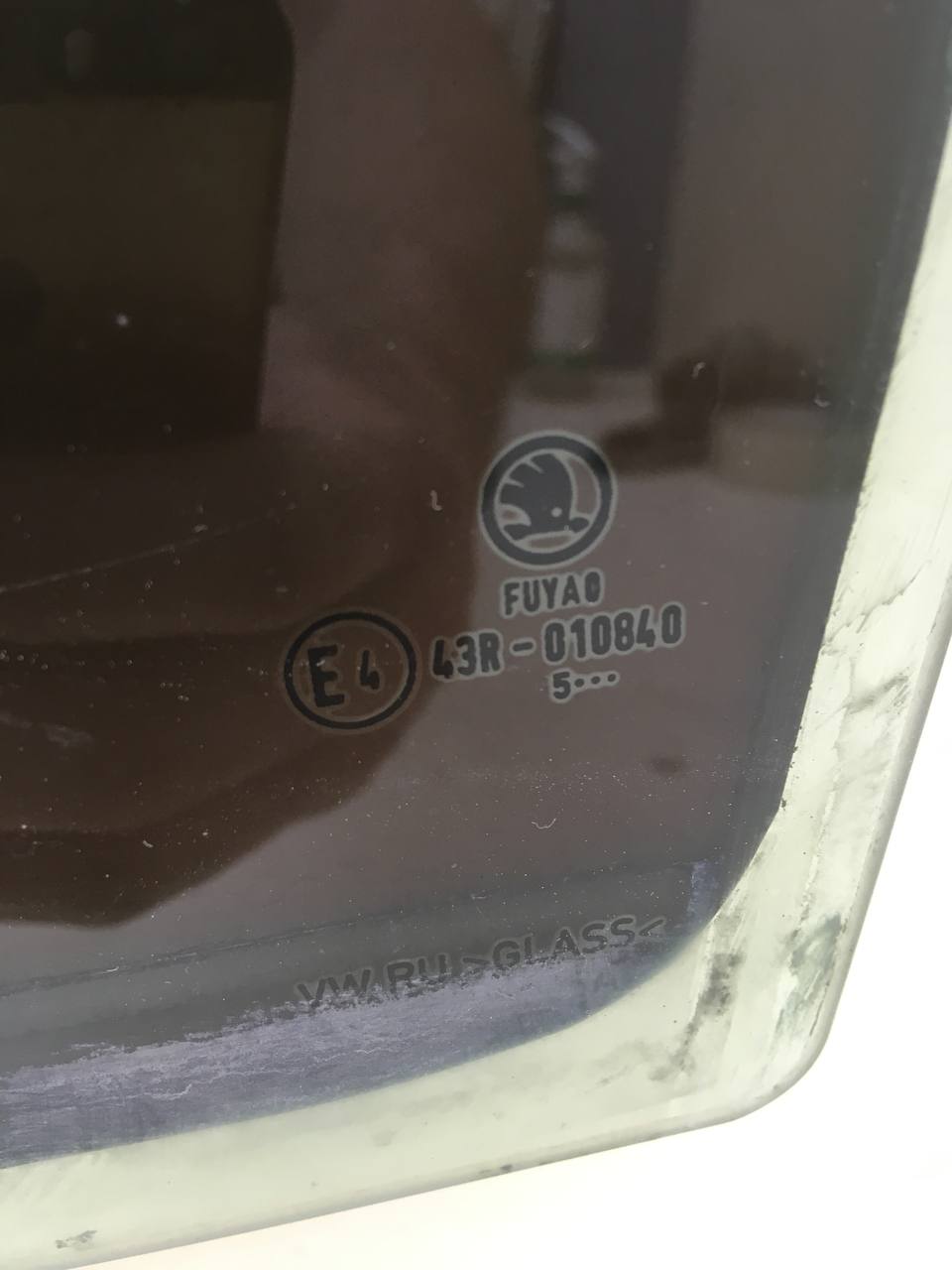 Стекло двери задней левой Skoda Rapid 2012-2020