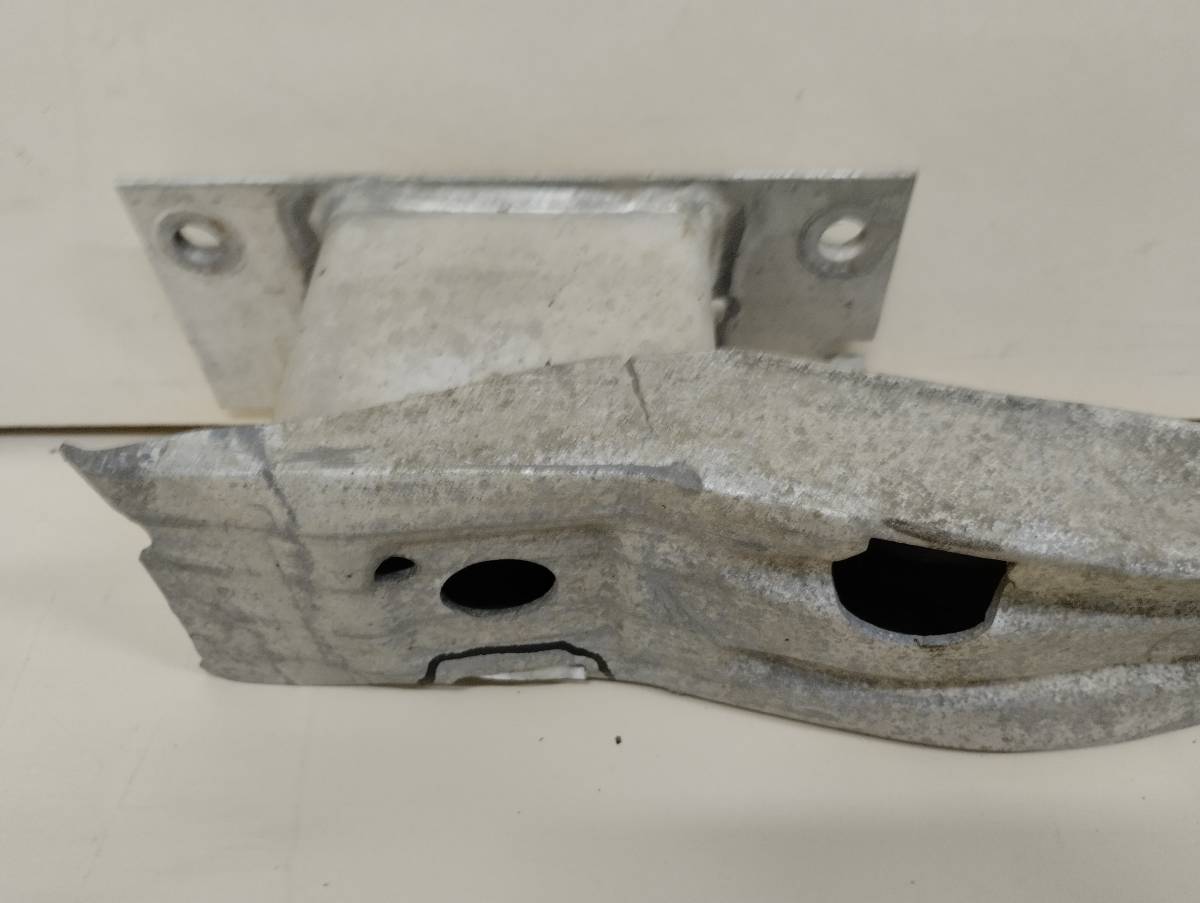 Усилитель заднего бампера Opel Astra J 2010-2017