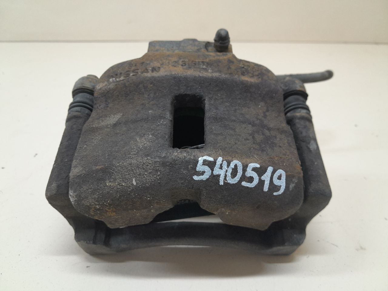 Суппорт передний левый Nissan Almera (N16) 2000-2006