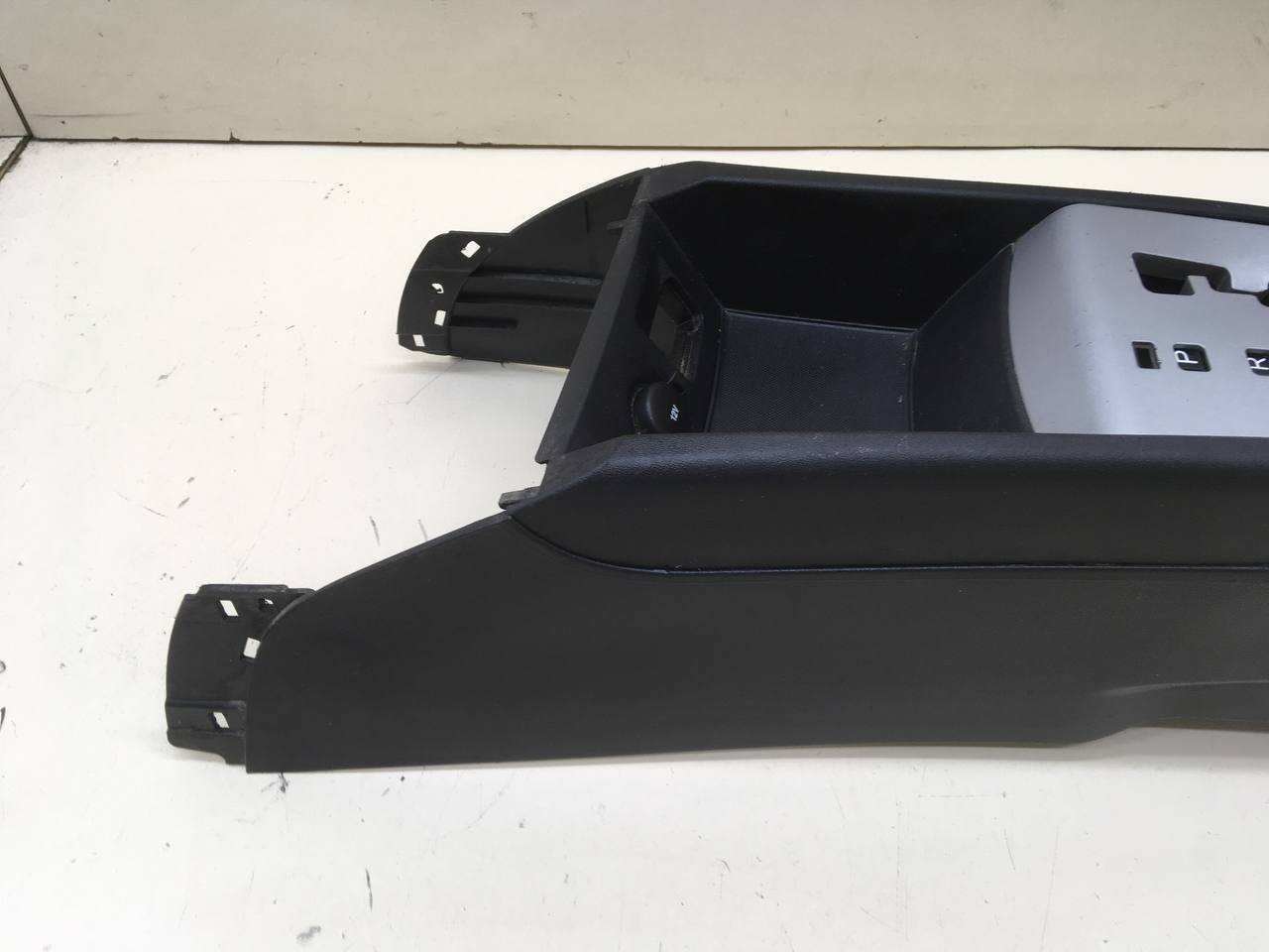 Консоль центральная Kia Ceed (ED) 2007-2012 Консоль центральная Kia Ceed (ED) 2007-2012