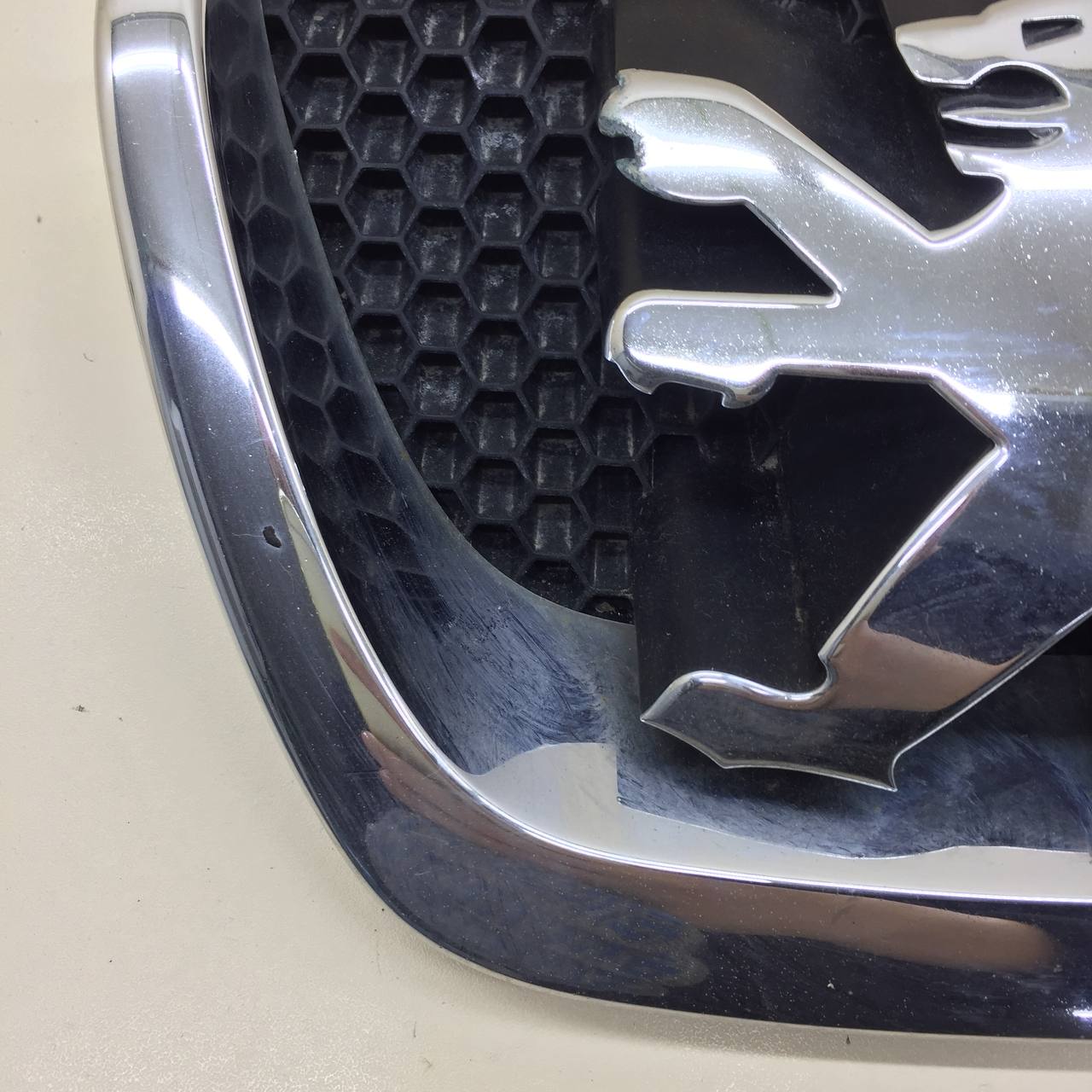 Эмблема Peugeot 207 2006-2013 Эмблема Peugeot 207 2006-2013