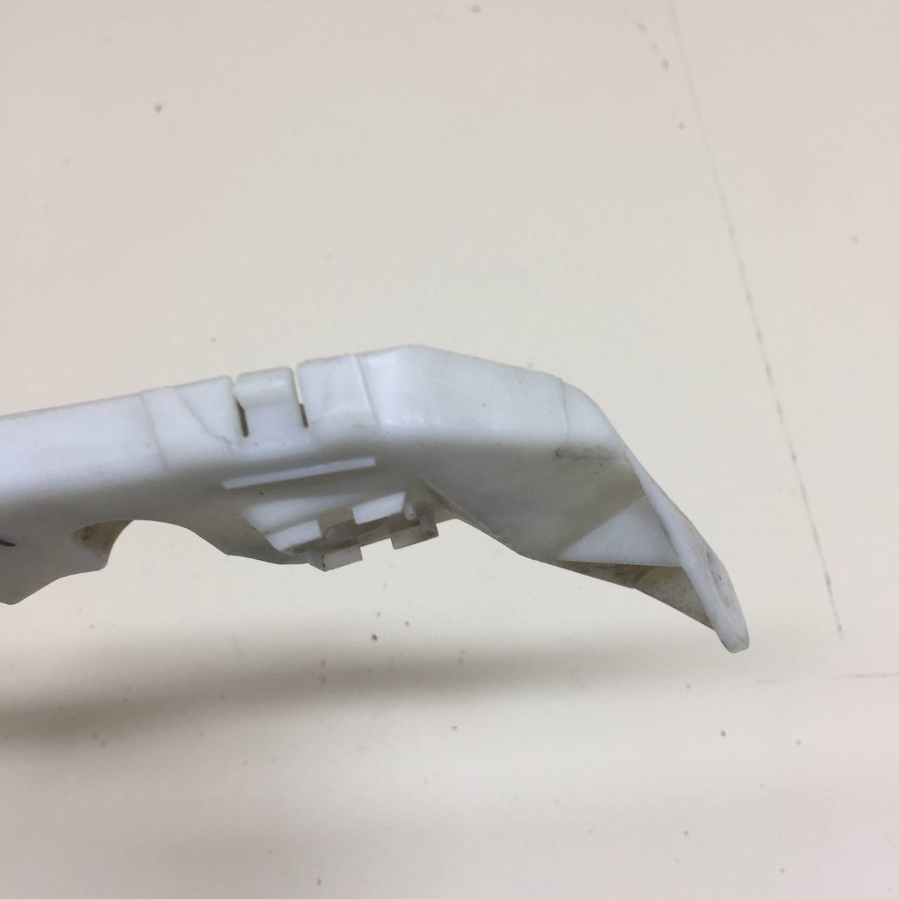 Кронштейн заднего бампера правый Mazda Mazda 6 (GG) 2002-2007