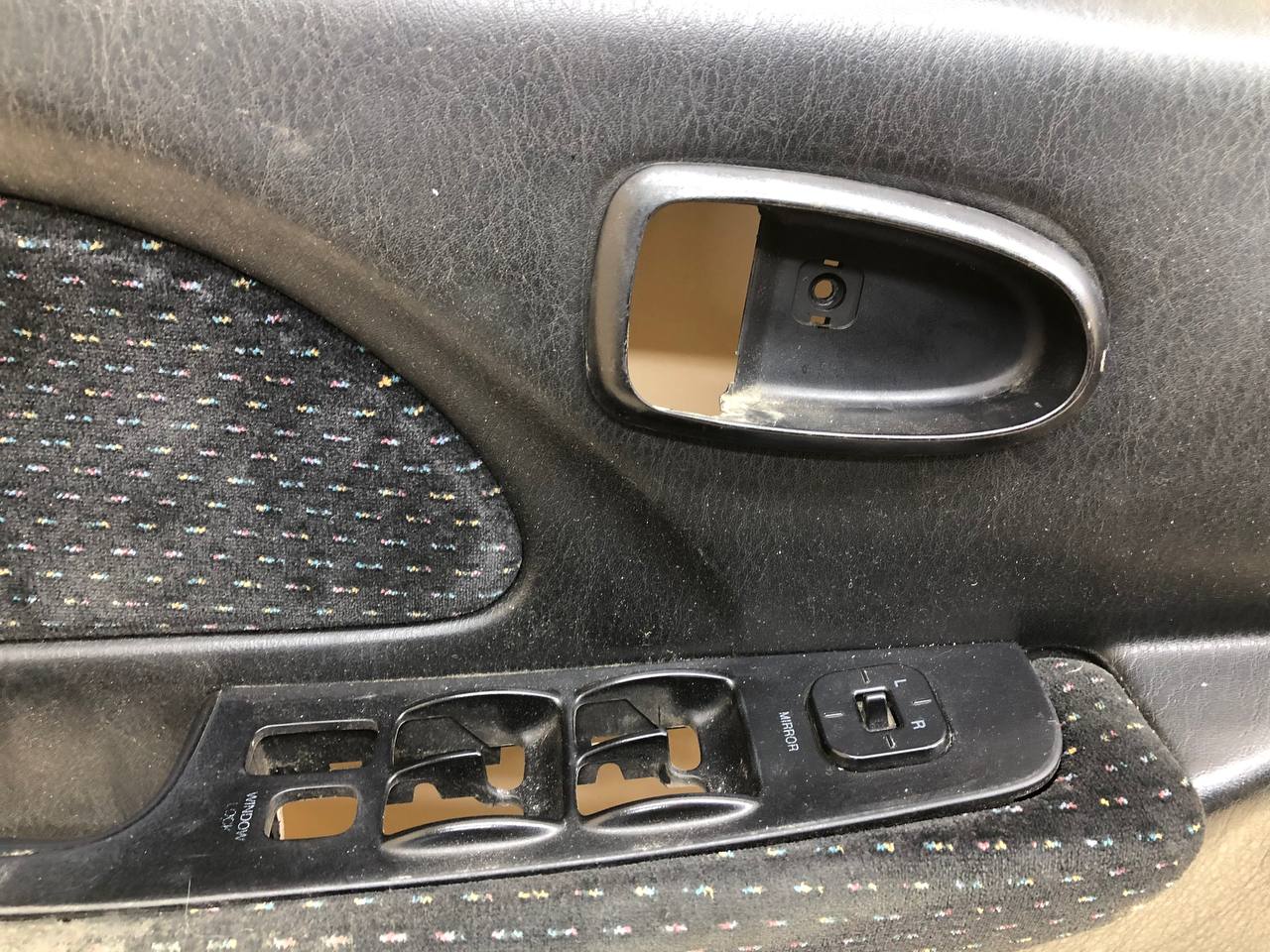 Обшивка двери передней левой Hyundai Sonata 4 (EF,Tagaz) 2001-2012