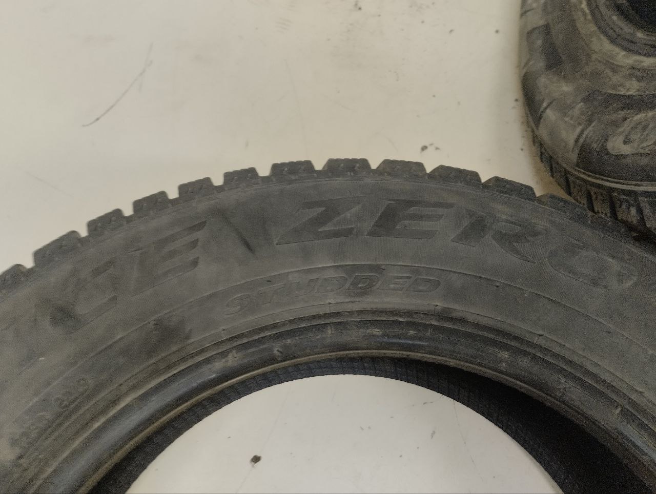 Шины к-кт R15 Зимние шипованные PIRELLI ICE ZERO.
