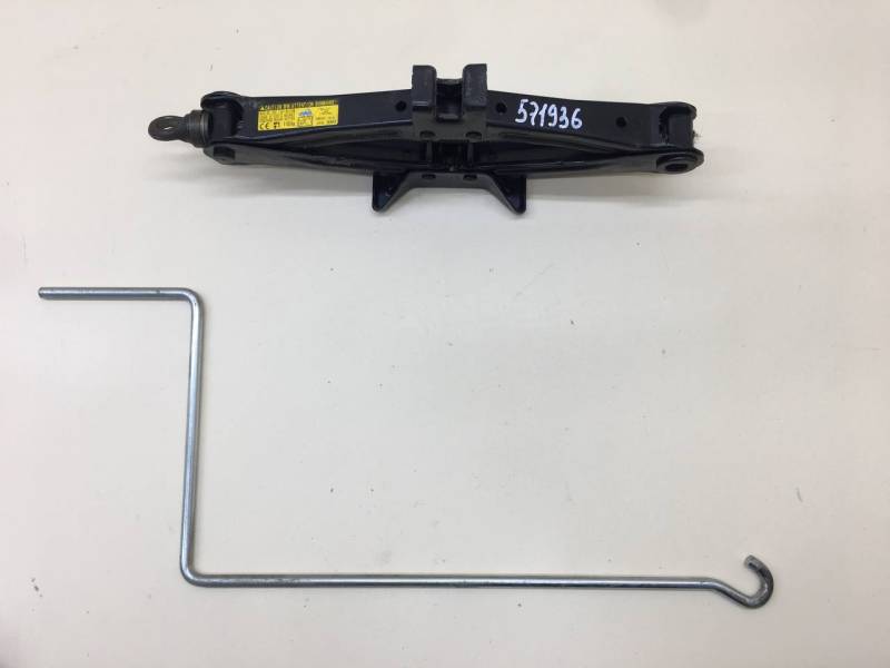 Домкрат Toyota Camry (V50) 2011-2017 Домкрат Toyota Camry (V50) 2011-2017