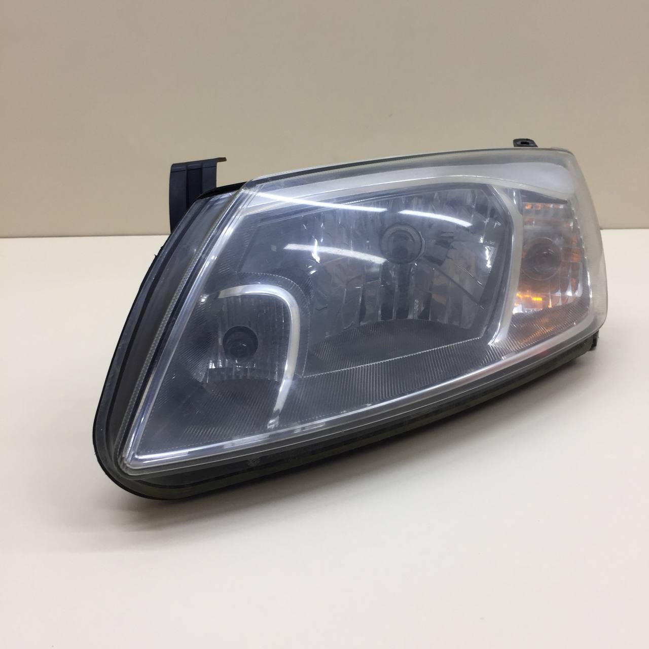 Фара левая Lada Granta 2011>