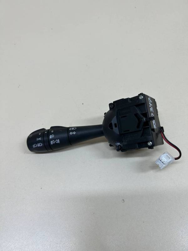 Переключатель поворотов подрулевой Renault Logan (2) 2014>